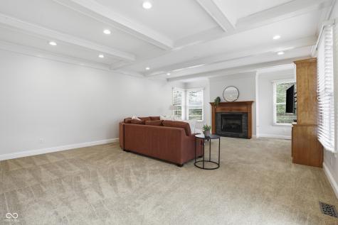 547 Holliday Lane Indianapolis IN 46260