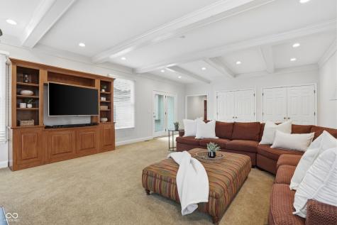 547 Holliday Lane Indianapolis IN 46260