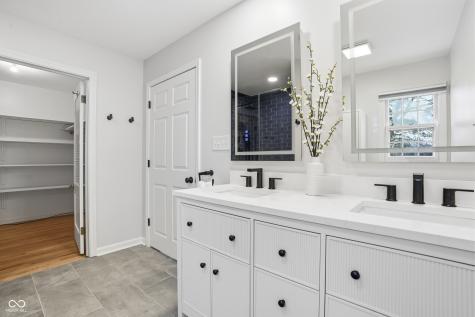 547 Holliday Lane Indianapolis IN 46260