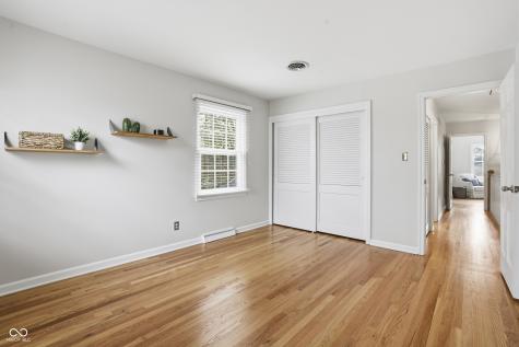 547 Holliday Lane Indianapolis IN 46260