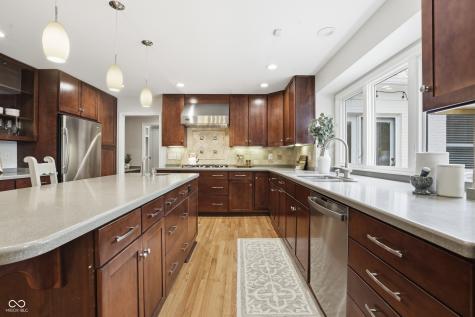 547 Holliday Lane Indianapolis IN 46260