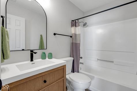 9536 English Oak Drive Indianapolis IN 46235