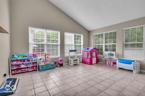 9834 Belcrest Lane Indianapolis IN 46256
