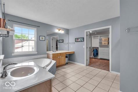 9834 Belcrest Lane Indianapolis IN 46256