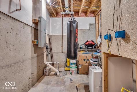 9834 Belcrest Lane Indianapolis IN 46256