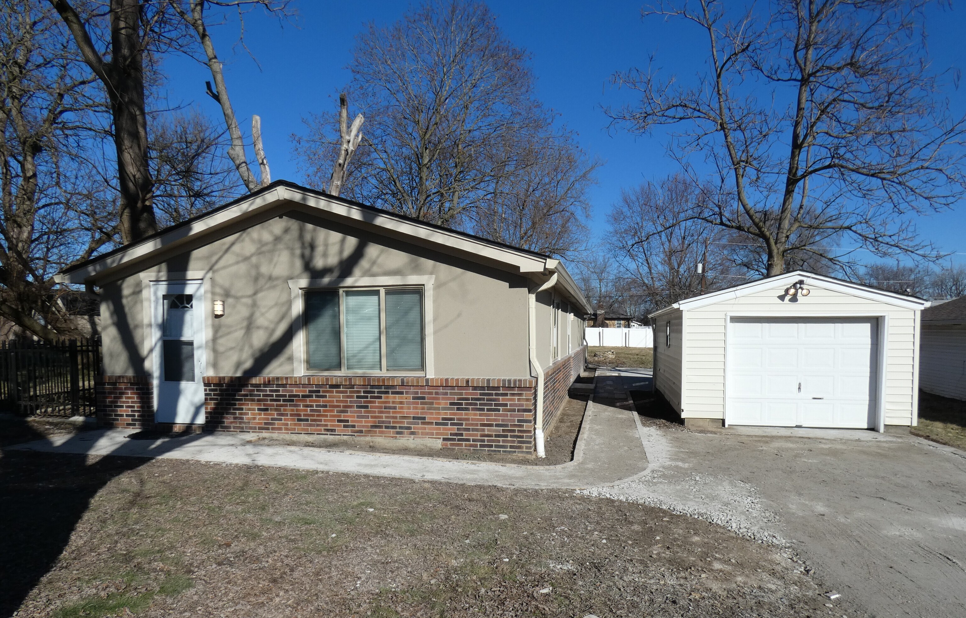 2904 E Murry Street Indianapolis IN 46237