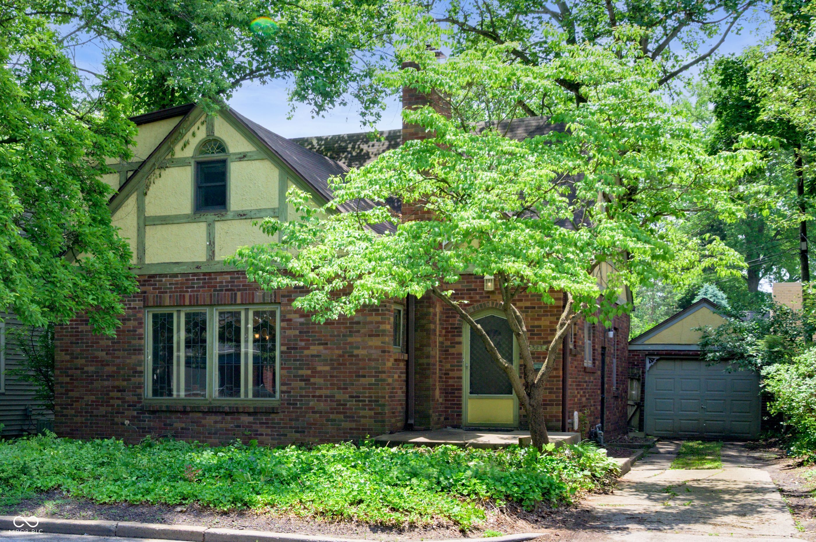521 Kessler Boulevard E Drive Indianapolis IN 46220