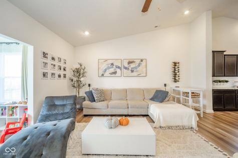 16592 Branham Drive Fishers IN 46040