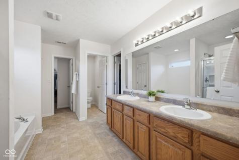 13804 Black Canyon Court Fishers IN 46038
