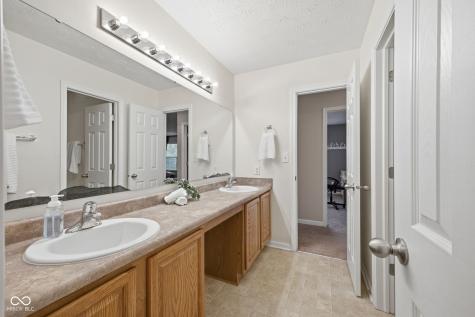 13804 Black Canyon Court Fishers IN 46038