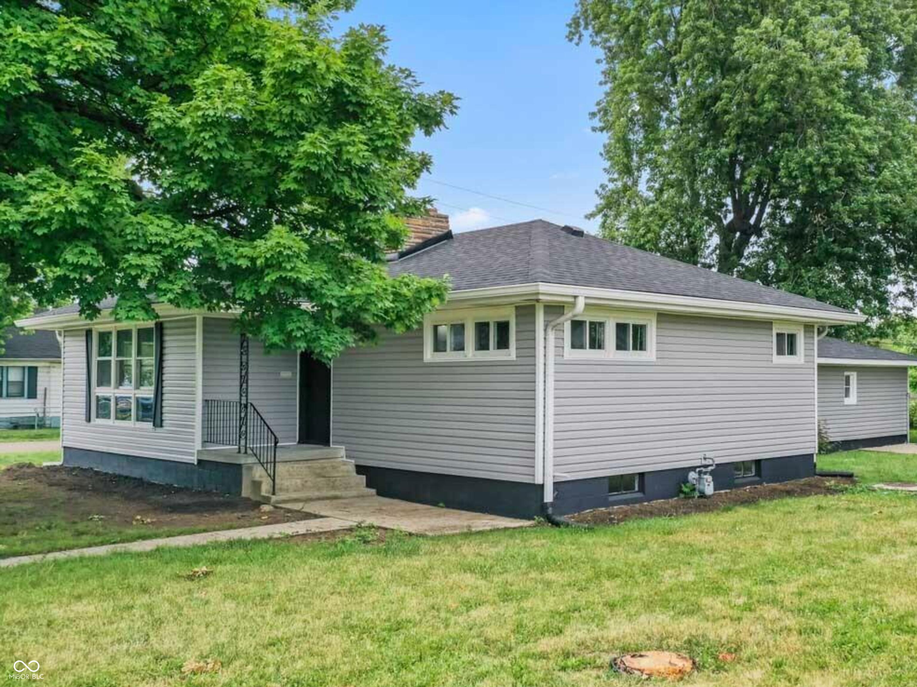 611 S Edgehill Road Indianapolis IN 46241
