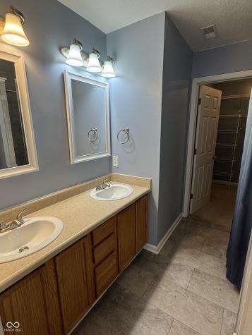 2406 Meadow Bend Drive Columbus IN 47201