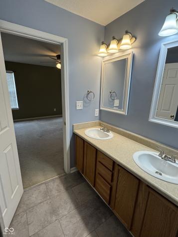 2406 Meadow Bend Drive Columbus IN 47201