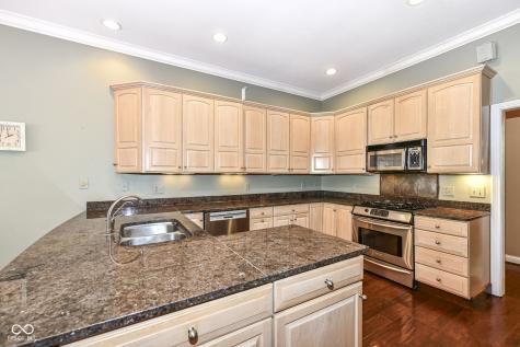 9715 Telluride Station Mccordsville IN 46055