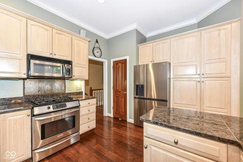 9715 Telluride Station Mccordsville IN 46055
