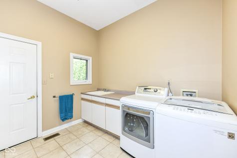 9715 Telluride Station Mccordsville IN 46055