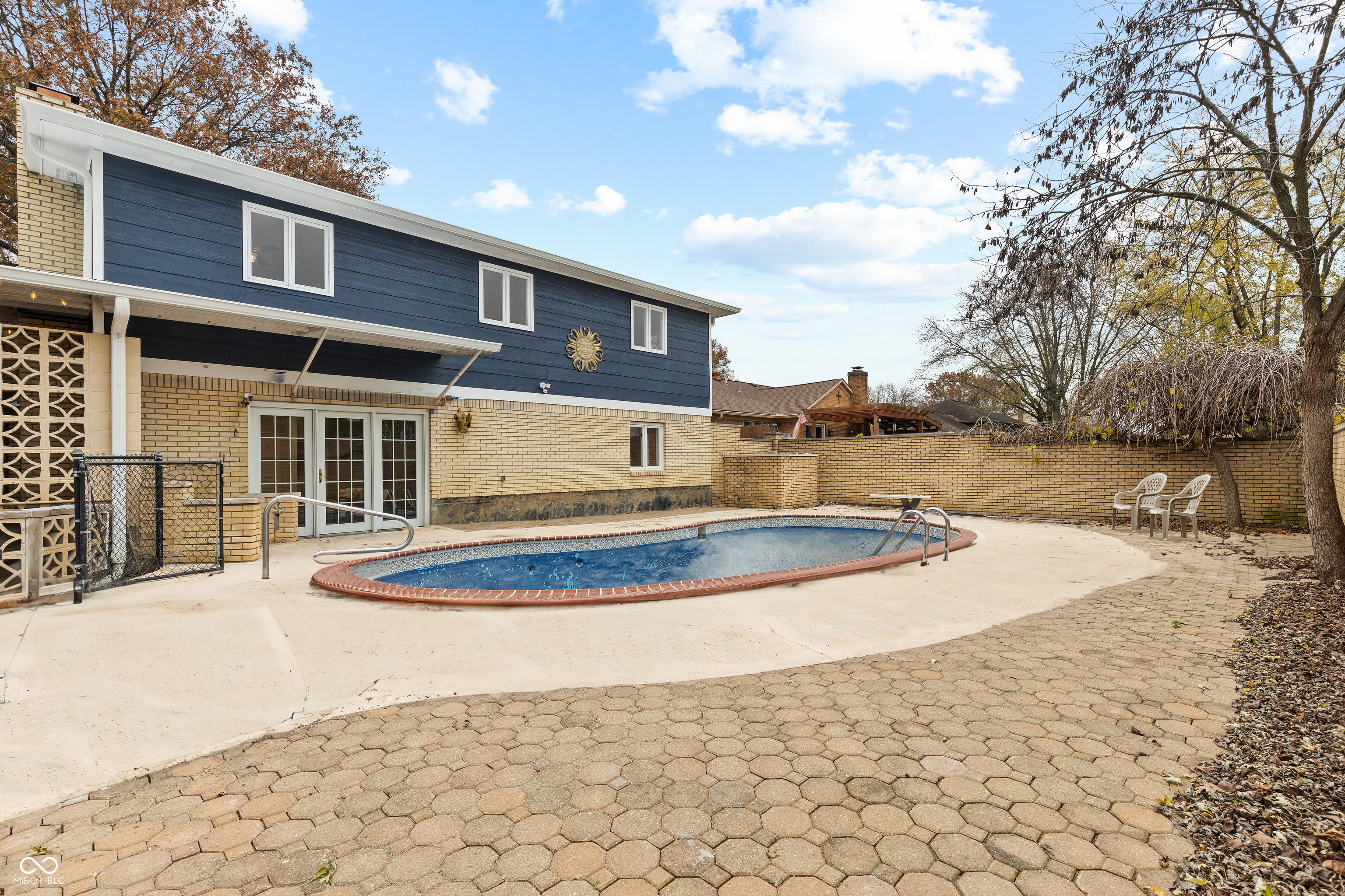 649 W Banta Road Indianapolis IN 46217