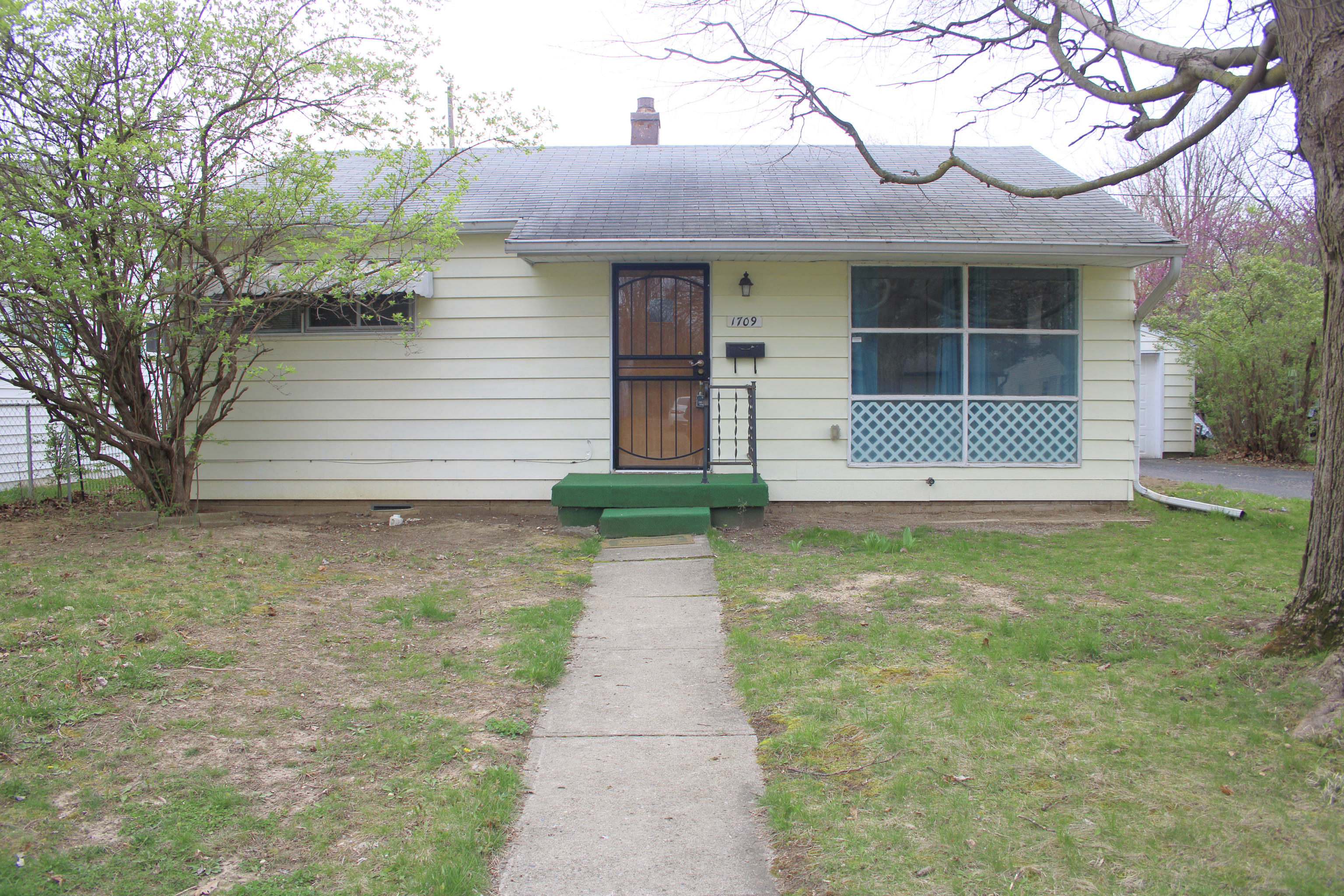1709 N Hawthorne Lane Indianapolis IN 46218