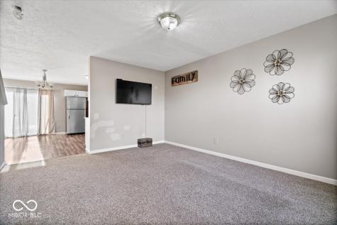 825 W Muskegan Drive Greenfield IN 46140