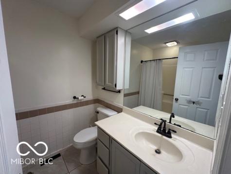 1524 E 83rd Street Indianapolis IN 46240