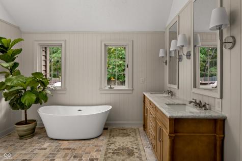 11500 Valley Meadow Drive Zionsville IN 46077