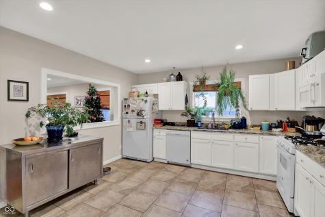 1427 Ruth Drive Indianapolis IN 46240