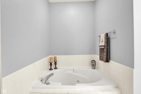 5825 Spruce Knoll Court Indianapolis IN 46220