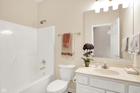 5825 Spruce Knoll Court Indianapolis IN 46220