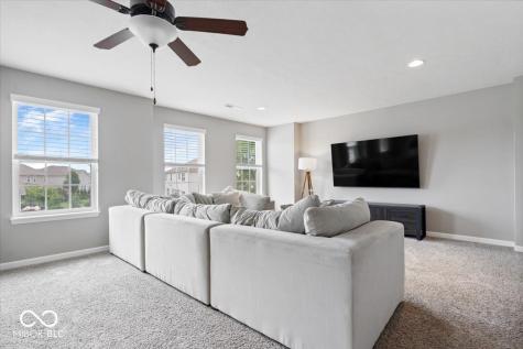 7249 Red Maple Drive Zionsville IN 46077