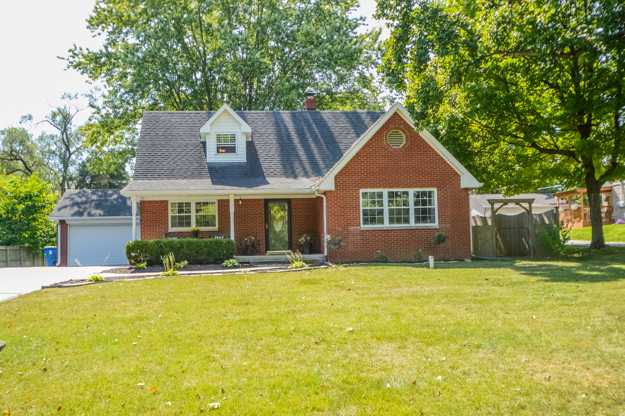 8421 Redfern South Drive Indianapolis IN 46239