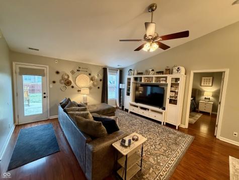 8566 Captain Drive Avon IN 46123