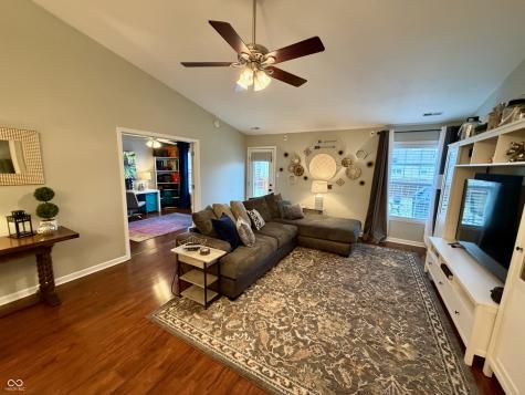 8566 Captain Drive Avon IN 46123