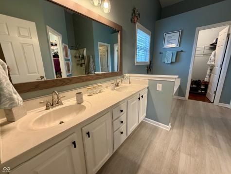 8566 Captain Drive Avon IN 46123