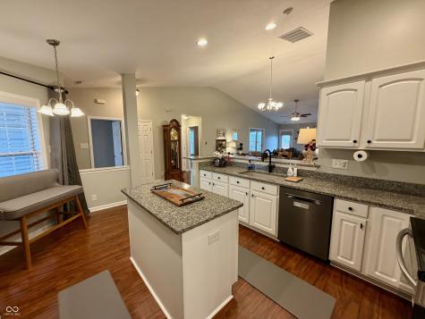 8566 Captain Drive Avon IN 46123