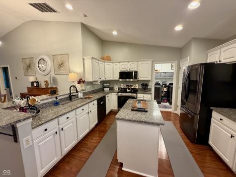 8566 Captain Drive Avon IN 46123