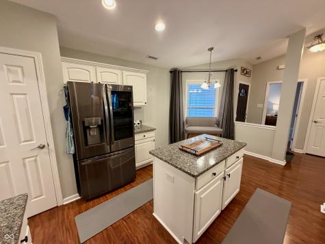 8566 Captain Drive Avon IN 46123