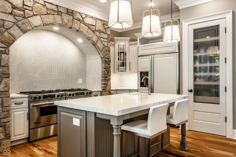 9162 Pleasant View Lane Zionsville IN 46077