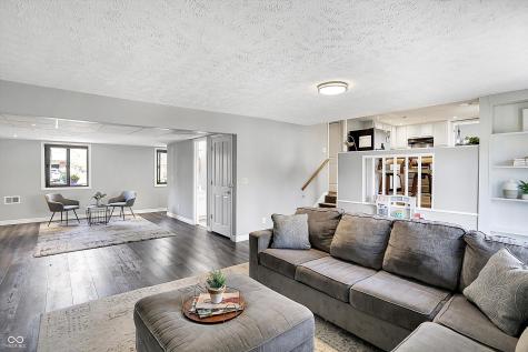 8211 Taunton Road Indianapolis IN 46260