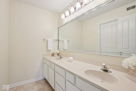 9402 Greenthread Lane Zionsville IN 46077