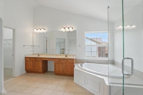 9318 Windrift Way Zionsville IN 46077