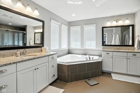 2493 Still Creek Drive Zionsville IN 46077