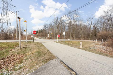 9114 Crestview Drive Indianapolis IN 46240