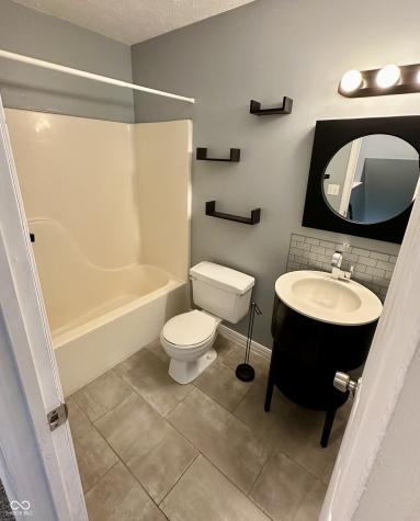 5216 Longmeadow Court Indianapolis IN 46221