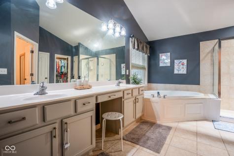11667 Shadowwood Court Zionsville IN 46077