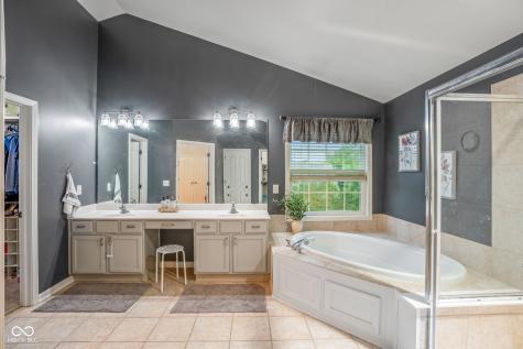 11667 Shadowwood Court Zionsville IN 46077
