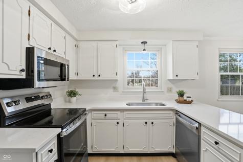 744 Sunblest Boulevard Fishers IN 46038