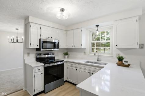 744 Sunblest Boulevard Fishers IN 46038