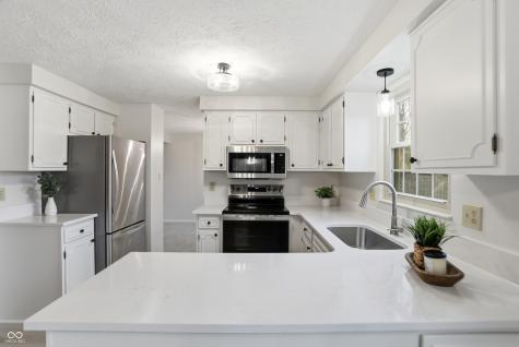 744 Sunblest Boulevard Fishers IN 46038