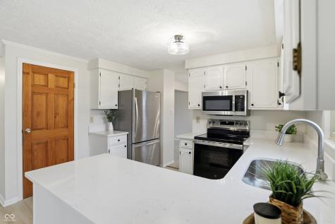 744 Sunblest Boulevard Fishers IN 46038
