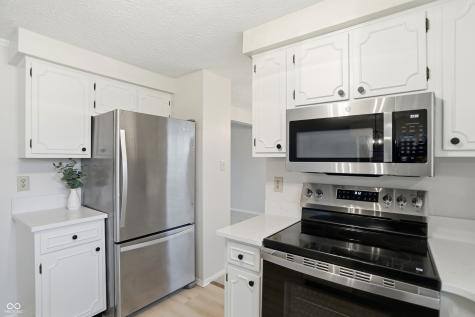 744 Sunblest Boulevard Fishers IN 46038